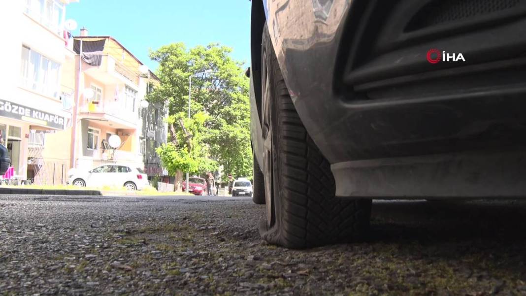 Onlarca aracın lastiğini fütursuzca kesip yoluna devam etti! O ilçede lastikçiler fazla mesai yaptı 3